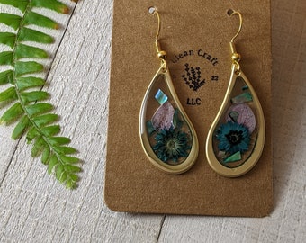 Resin Flower Earrings: Gold Plated Dangle Earrings with Shells