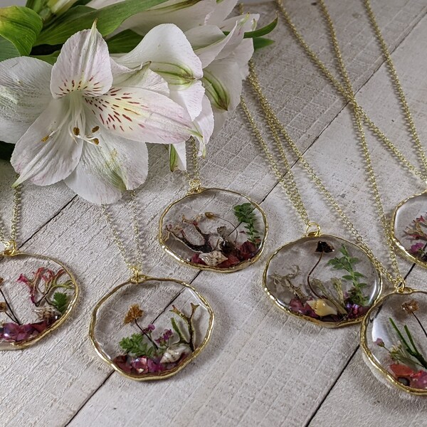 3D mushroom terrarium pendant. Botanical forest fairytale necklace made from resin, lichen, shells, pressed ferns, moss & fungi