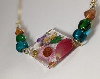 Pressed Flower Bead Bracelet: Gold Plated Adjustable Resin Jewelry