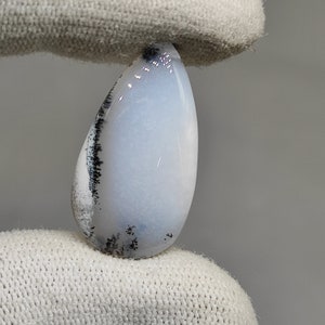Dendrite opal agate cabochon 28X15X4 MM Pear shape 15ct Natural white black dendritic agate gemstone for jewelry CAB02160
