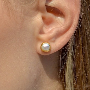 PEARL STUD EARRINGS, Baroque Dainty Pearl Earrings, Minimalist Tiny Pearl Earrings, Small Baroque Pearl Stud Earrings, Gift For Her