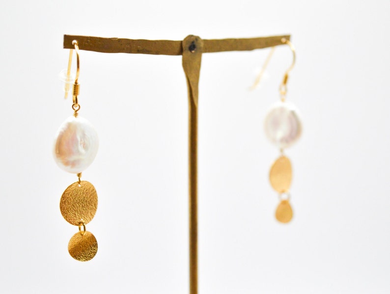 Pearl Earrings, Long Dangle Earrings, Silver Huggie Earrings, Gift For Her, Gold Pearl Earrings, Long Charm Earrings, Silver Earrings imagem 1