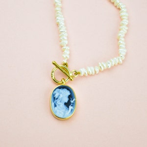 pendentif camée vintage, collier camée femme antique, collier de perles superposées, pendentif camée portrait, pendentif à breloques camée image 7