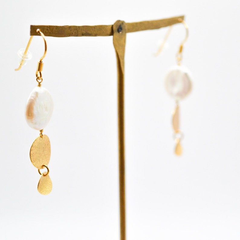 Pearl Earrings, Long Dangle Earrings, Silver Huggie Earrings, Gift For Her, Gold Pearl Earrings, Long Charm Earrings, Silver Earrings imagem 7