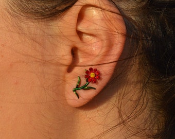 DAISY FLOWER EARRINGS, Silver Minimalist Daisy Flower Climber Earrings, Ear Crawler Earring, Ear Pins Flower, Multicolor Climber Ear Cuffs