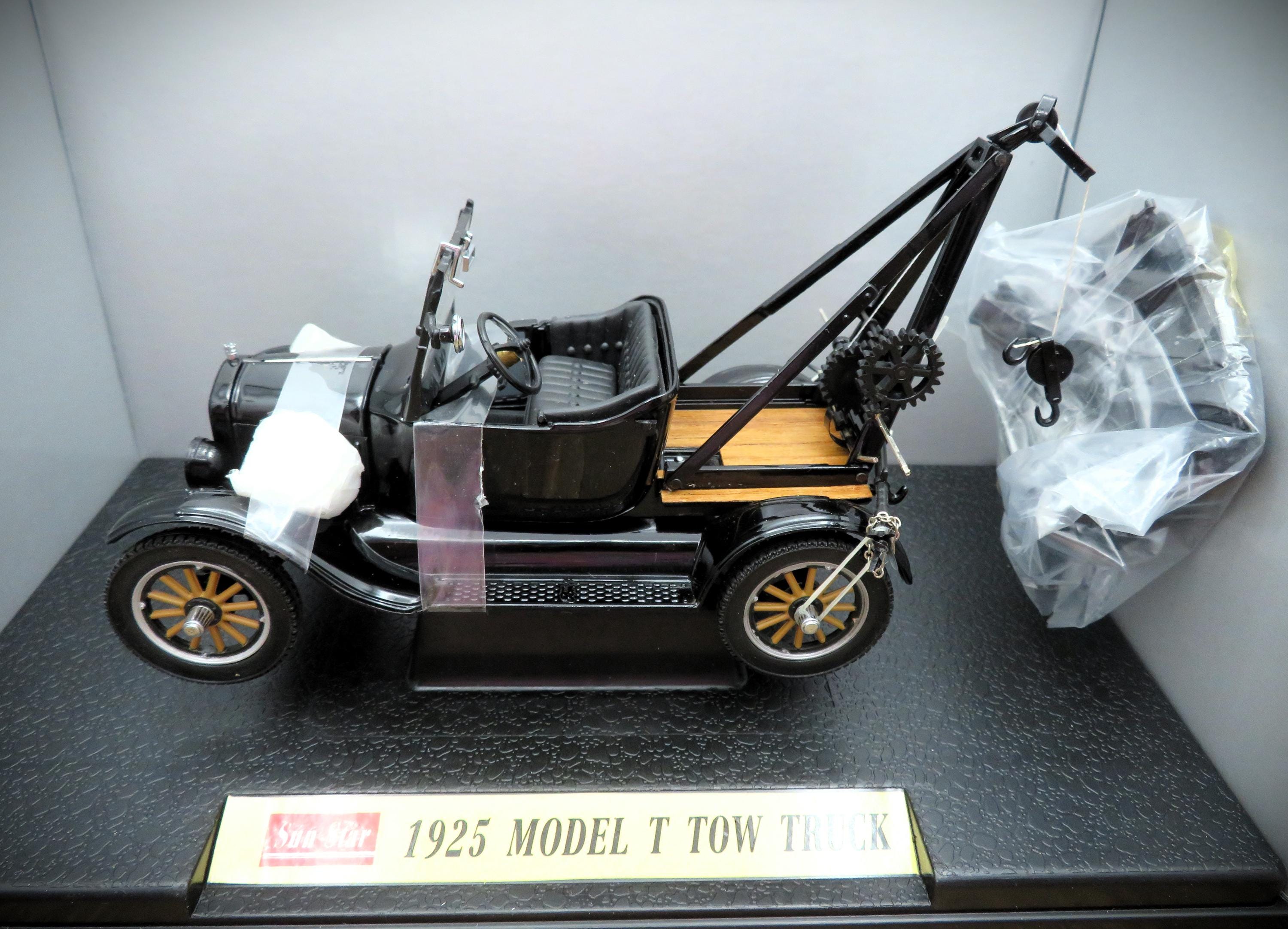 Universal Hobbies 1/18 - Ford Model T Delivery Truck Ice Cream - Camion Publicitaire