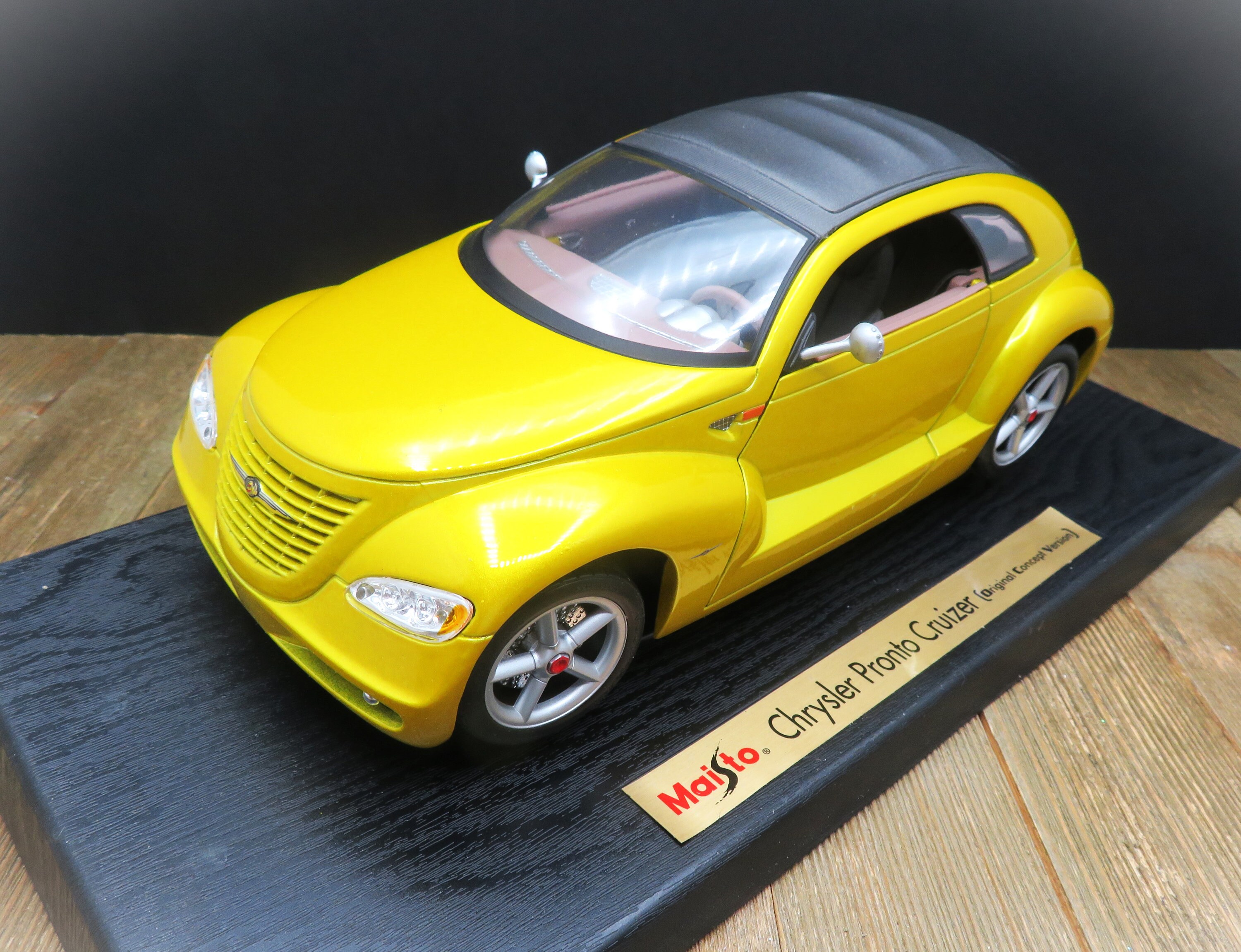 Maisto Special Edition Gold Chrysler Pronto Cruizer (original