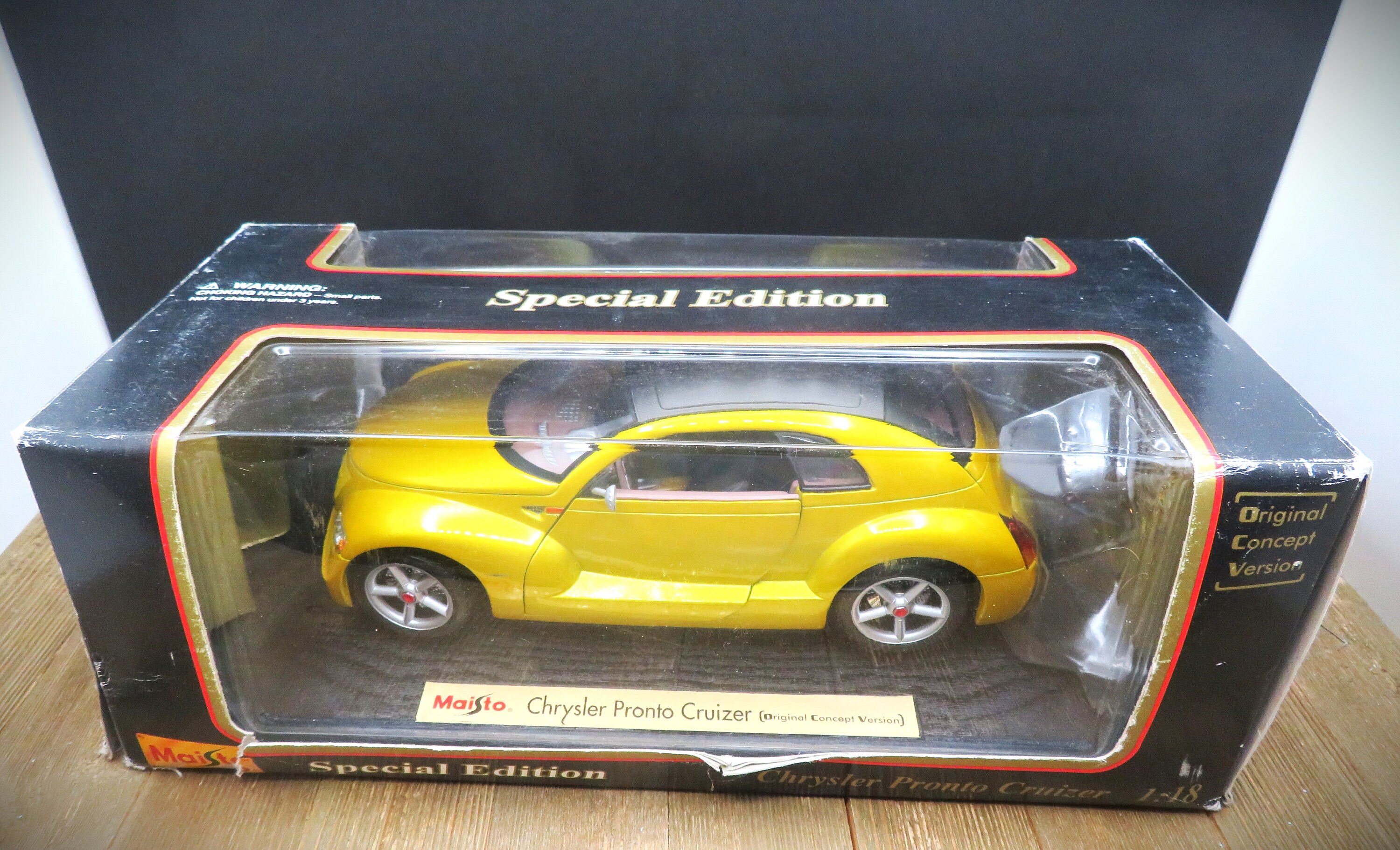 Maisto Special Edition Gold Chrysler Pronto Cruizer (original