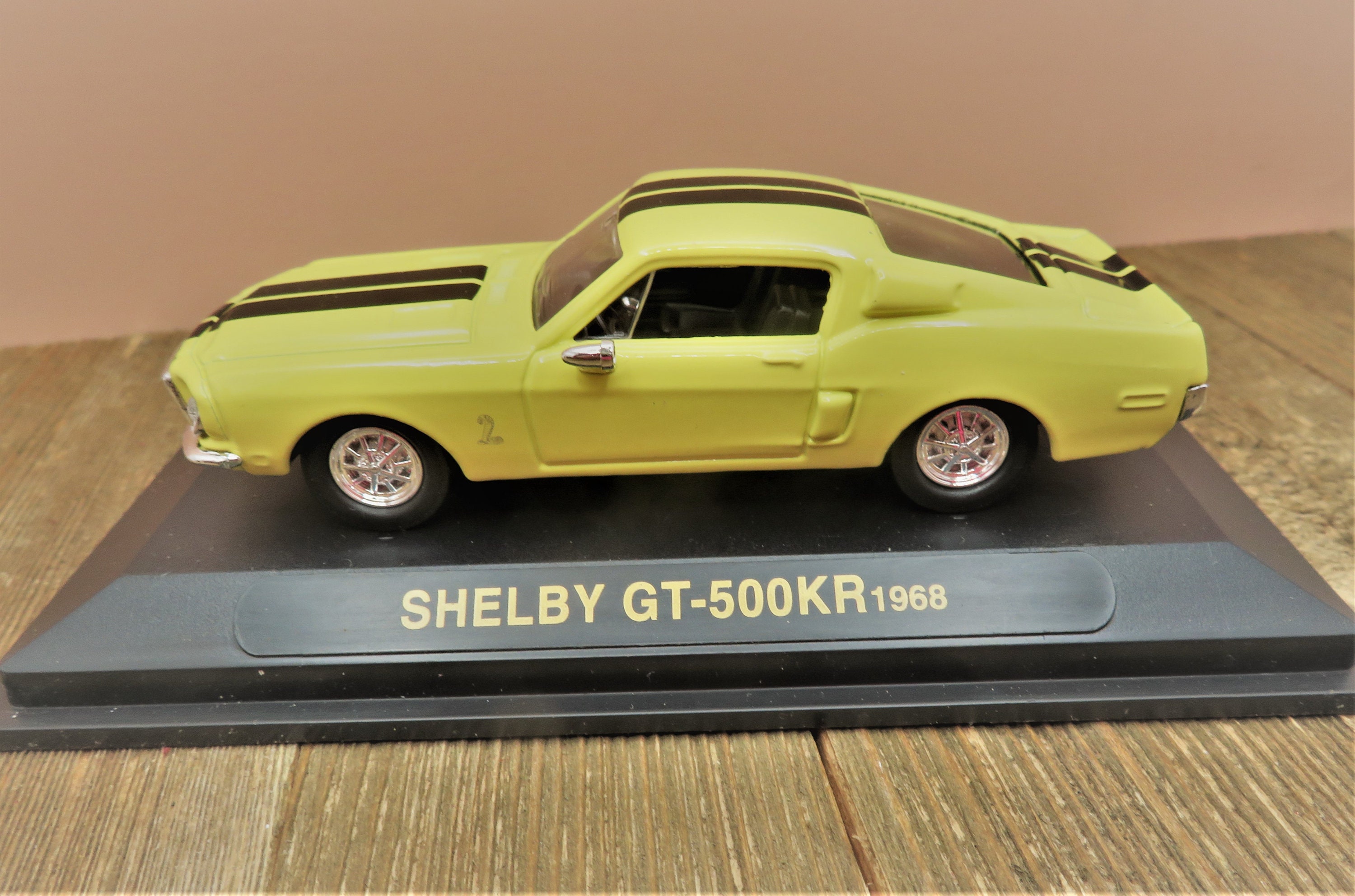 1968 Shelby GT-500KR Diecast Car: 1/43 Scale, Yellow With Black 