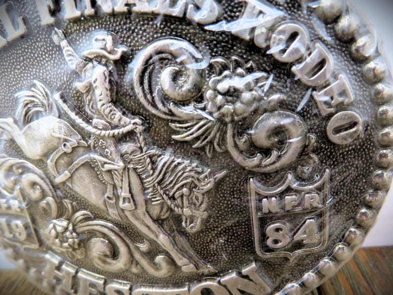 1984 Hesston NFR Rodeo Belt Buckle – Fred Fellows Saddle Bronc Second Edition bild 5