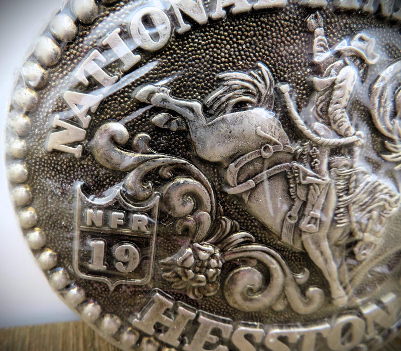 1984 Hesston NFR Rodeo Belt Buckle – Fred Fellows Saddle Bronc Second Edition bild 4
