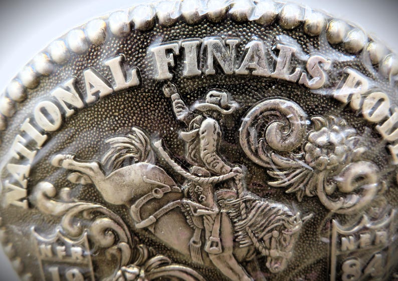 1984 Hesston NFR Rodeo Belt Buckle – Fred Fellows Saddle Bronc Second Edition bild 3