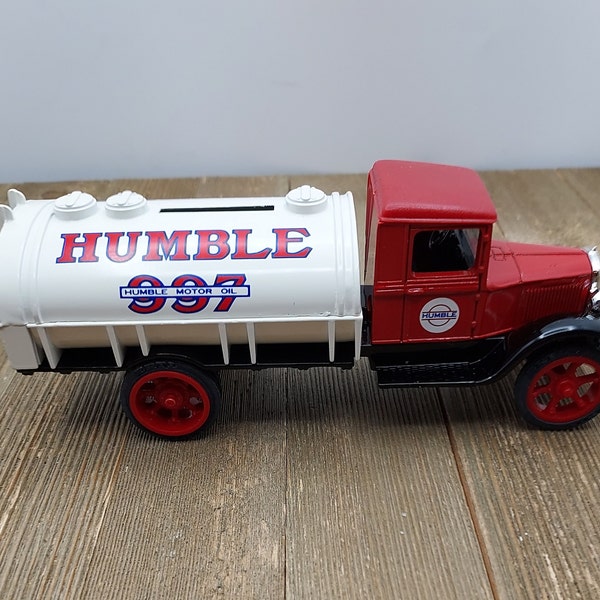 ERTL Humble 1931 Hawkeye Tanker Humble Oil Company Truck Bank Die Cast Series #1