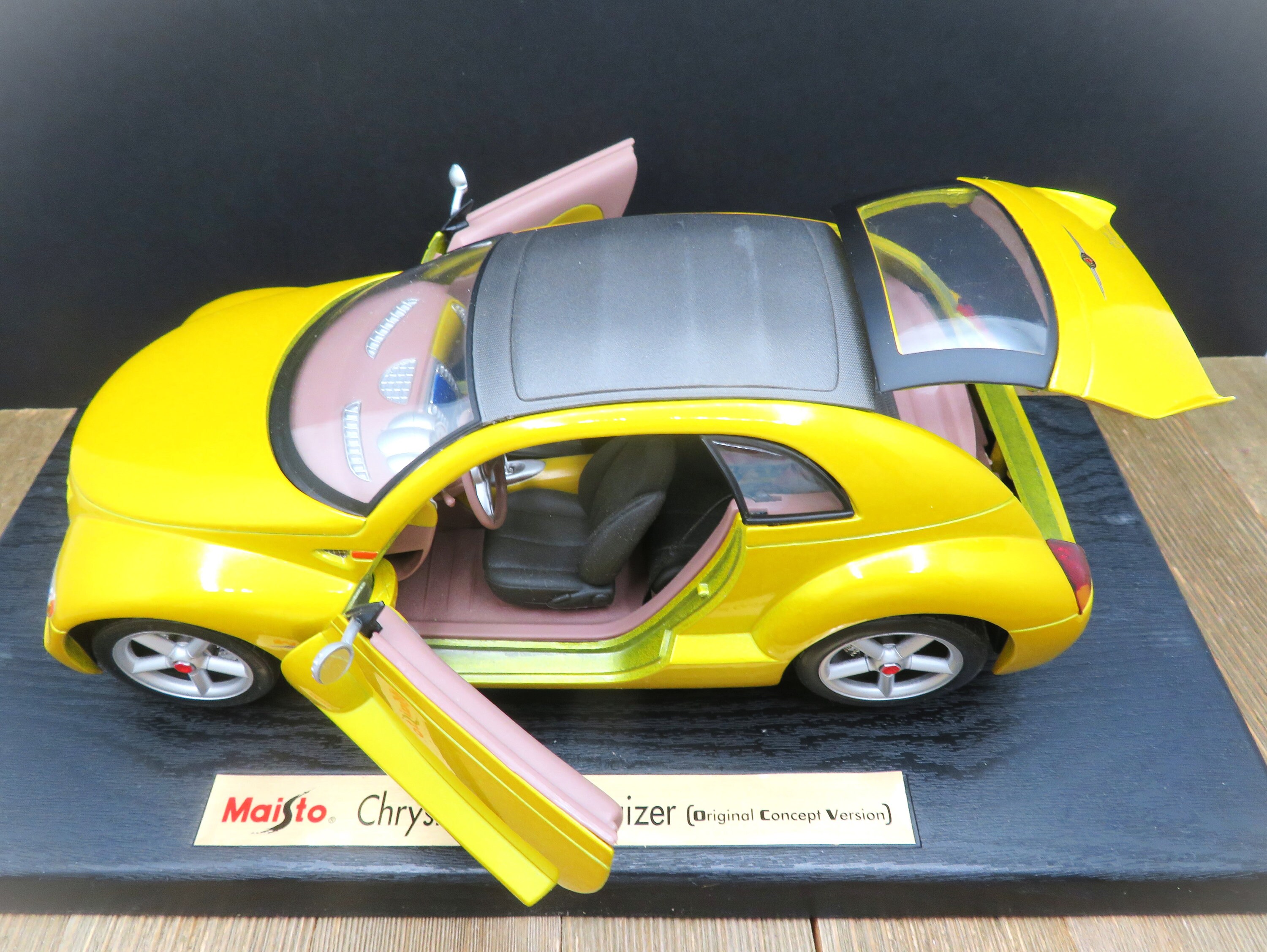 Maisto Special Edition Gold Chrysler Pronto Cruizer (original