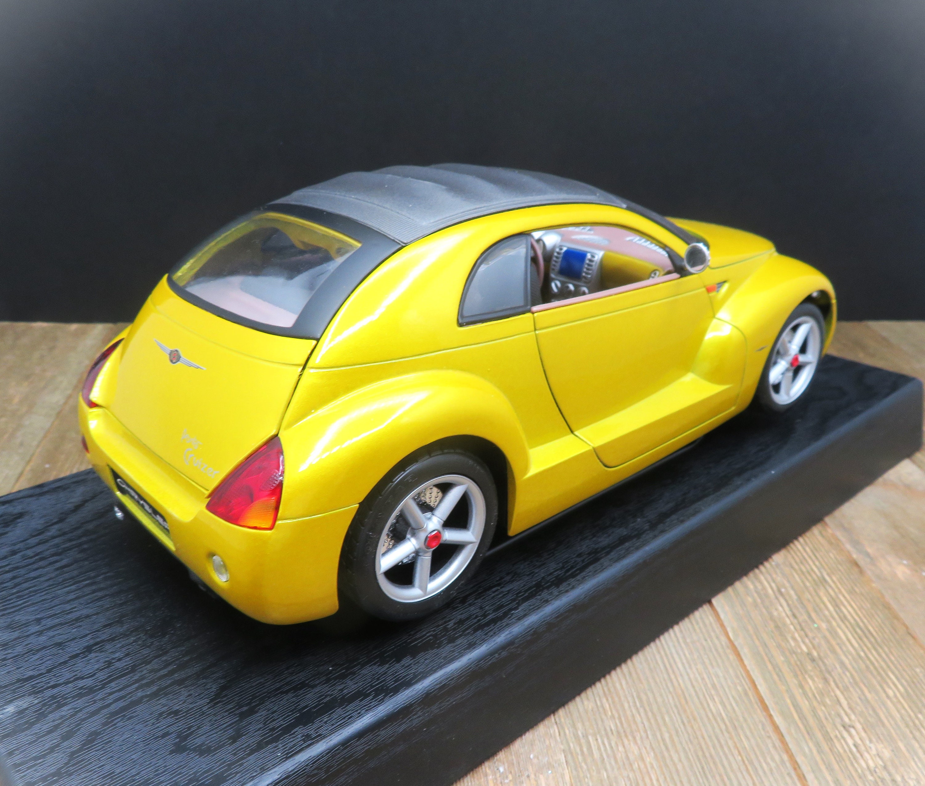 Maisto Special Edition Gold Chrysler Pronto Cruizer (original