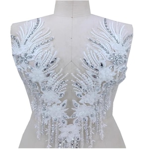 Apliques de strass em 3D feitos à mão com decote em V e lantejoulas prateadas, patch de noiva com motivo de renda floral off white para vestido de noiva e festa
