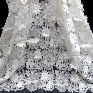 Tessuto in pizzo con ricamo floreale 3D Tessuto in tulle a rete in pizzo floreale Tessuto in pizzo da sposa bianco sporco per abito da sposa Abito da sera Costume fai da te