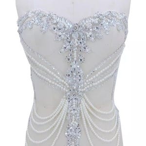 Wunderschöne weiße Perle Quasten Applikation Perlen Pailletten Strass Applikation Kristall Braut Mieder Spitze Patch Für Abendkleid Kostüme Vorne