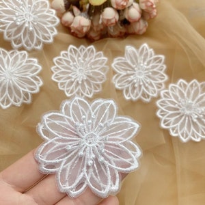 3Dフラワー刺繍レースアップリケ、オーガンザフローラルモチーフ、ウェディングベール用オフホワイトレースパッチ、ブライダルヘッドピース、帽子、クラッチバッグ、10個