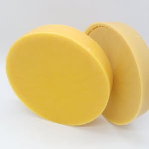 Real beeswax in block form - directly from the beekeeper - ideal for candle making, ointment making, wood treatment etc. - 1 kilogram