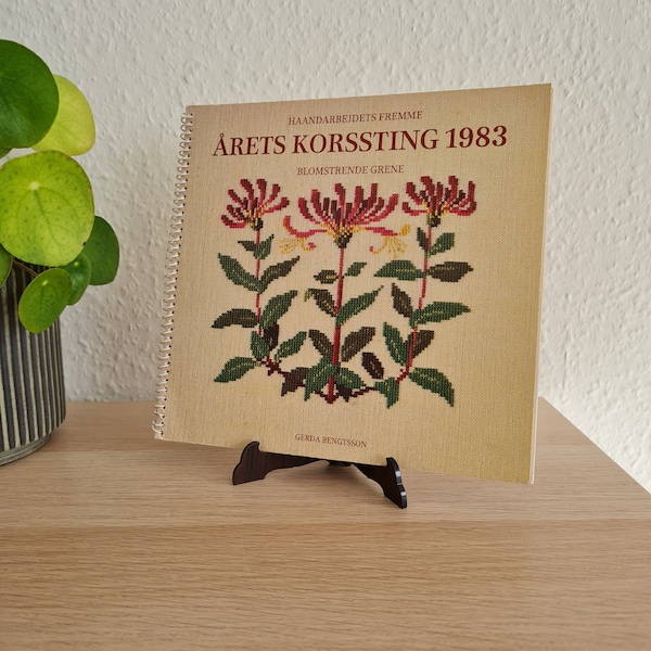 1983 Haandarbejdets fremme - Dänischer Kreuzstich - Jahrbuch 1983 - Aarets korssting, Gerda Bengtsson - Dänische Handarbeit Gilde