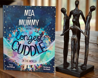 Mummy Personalised Gift - ‘Cuddle’ Book for 2 - Book for Mother and Child, Mother's Day Gift, Mum's Birthday and Christmas, New Mums Gift
