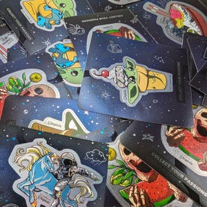 Displate stickers - diverse originele glanzende stickers Grogu, Star Wars, schedel, voedsel zelfklevend om te verzamelen