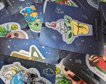 Displate Sticker - verschiedene originale glänzende Aufkleber Grogu, Star Wars, Totenkopf, Essen selbstklebend zum Sammeln