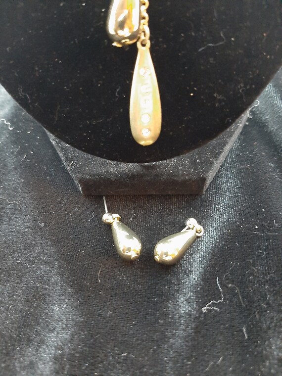 Teardrop Gold Necklace and Earrings - image 3