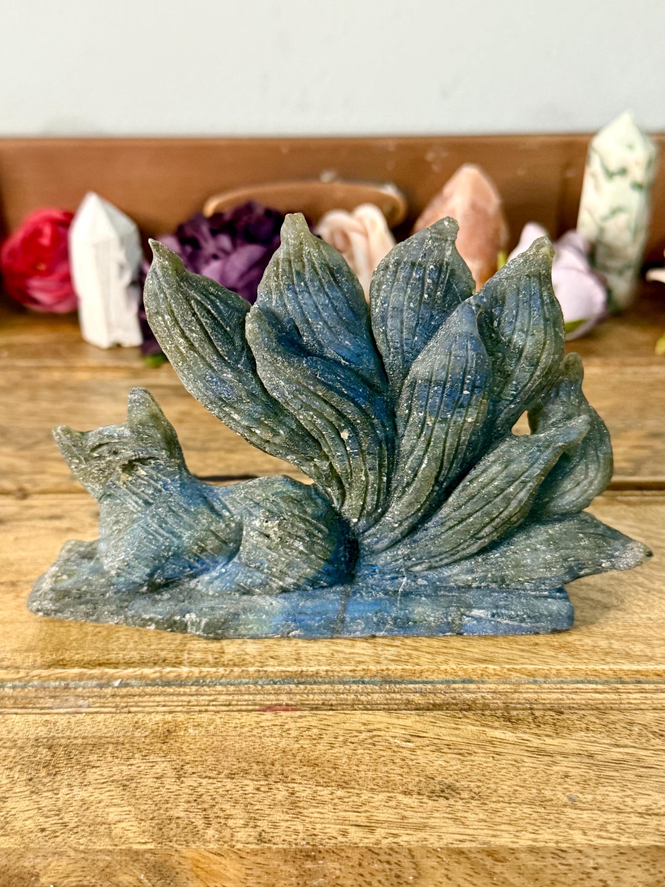 ラブラドライト九尾狐彫刻｜直感、守護、変容の守護水晶 - Etsy 日本