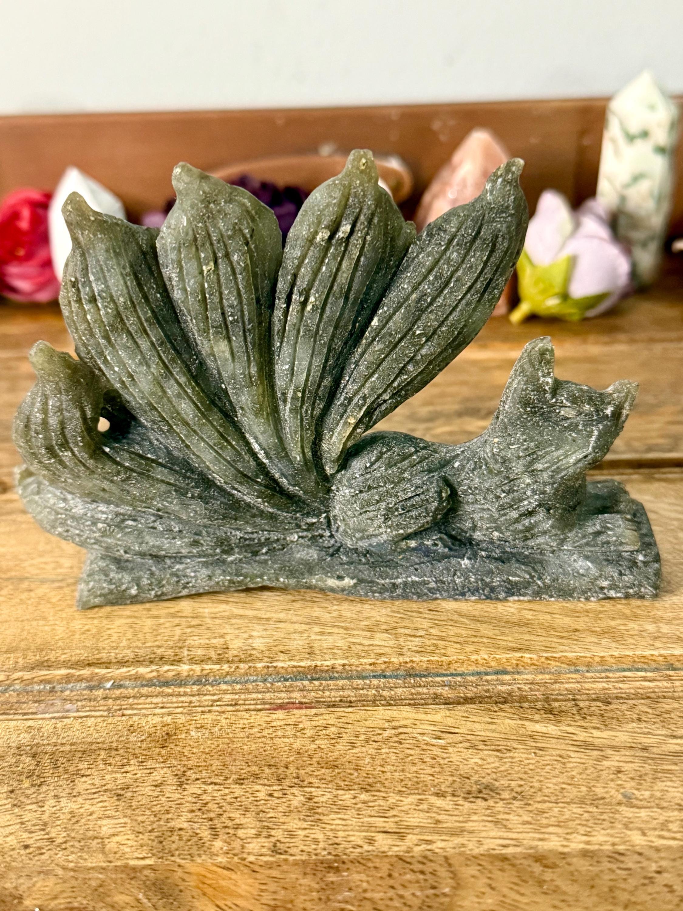 ラブラドライト九尾狐彫刻｜直感、守護、変容の守護水晶 - Etsy 日本