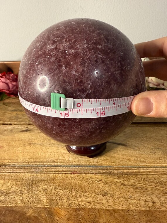 ストロベリークォーツスフィア – 愛と喜びを象徴する特大深紅水晶