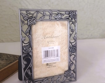 Small Vintage Silver Tone Ornate Picture Frame - 2.5x3.5 - Metal Rose Leafy Detail - Tabletop Photo Frame - Cottage/Shabby Chic/Wedding