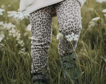 Leginsy Leo z prążkowanej dzianiny dla niemowląt i dzieci - ręcznie robione