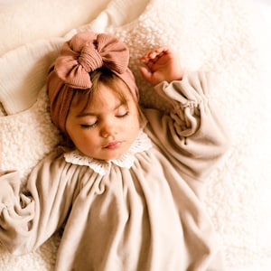 Big Bow turban hat for babies and children in sizes 56 to 104. Girls&#39; hat with bow.