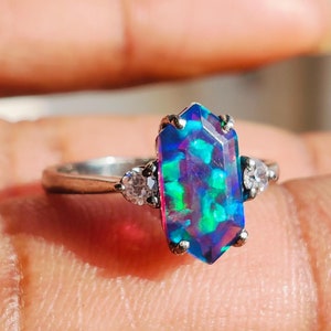 vintage Long Hexagon opal Ring Fire Opal Engagement rings for women gemstone opal jewelry Lights Green & Blue opal Wedding Ring Jewelry