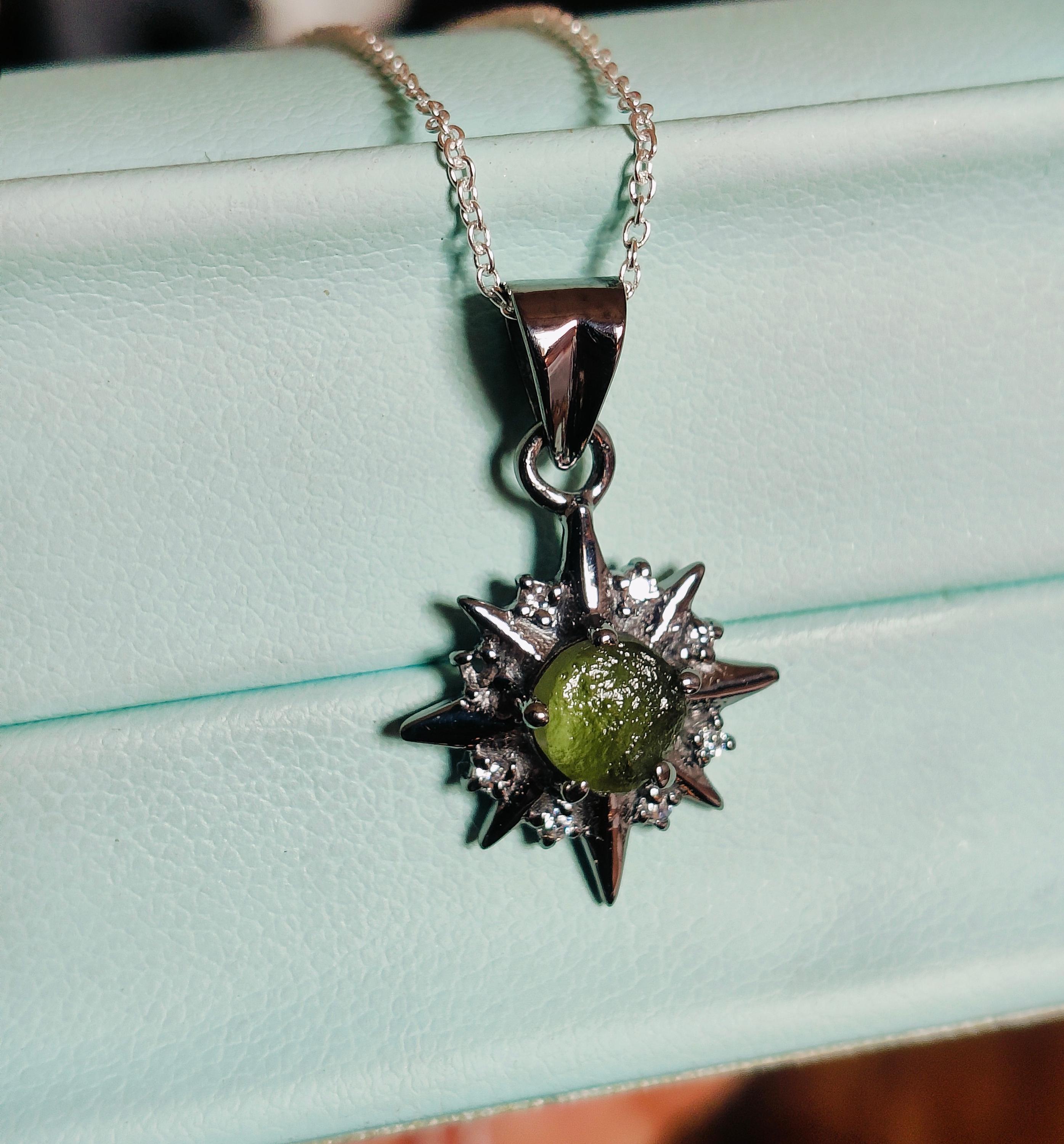 原石モルダバイトペンダントネックレス：925スターリングシルバー