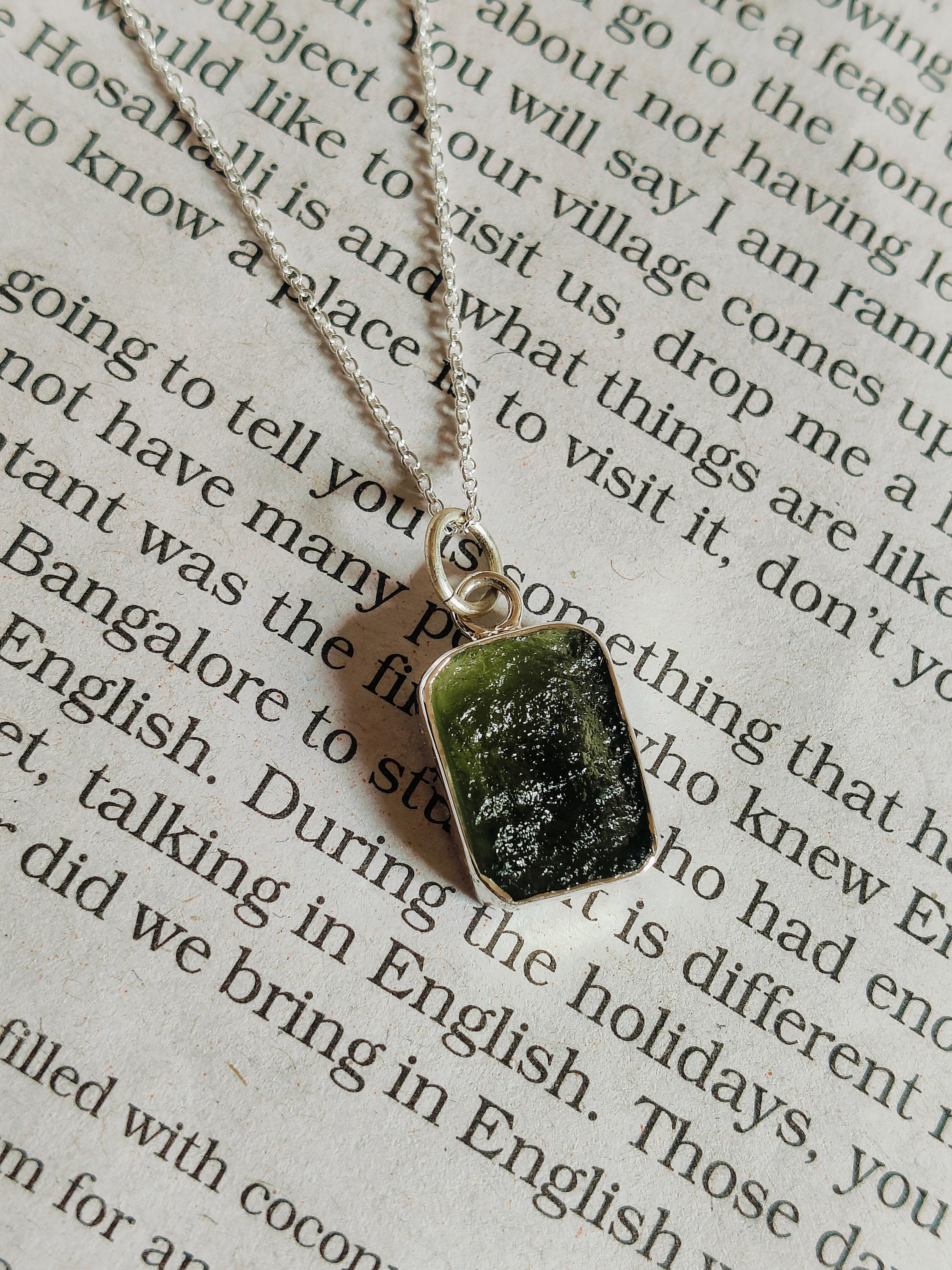 モルダバイト(チェコ)　ペンダントネックレス モルダバイト(チェコ) ペンダントネックレス 【公式通販】