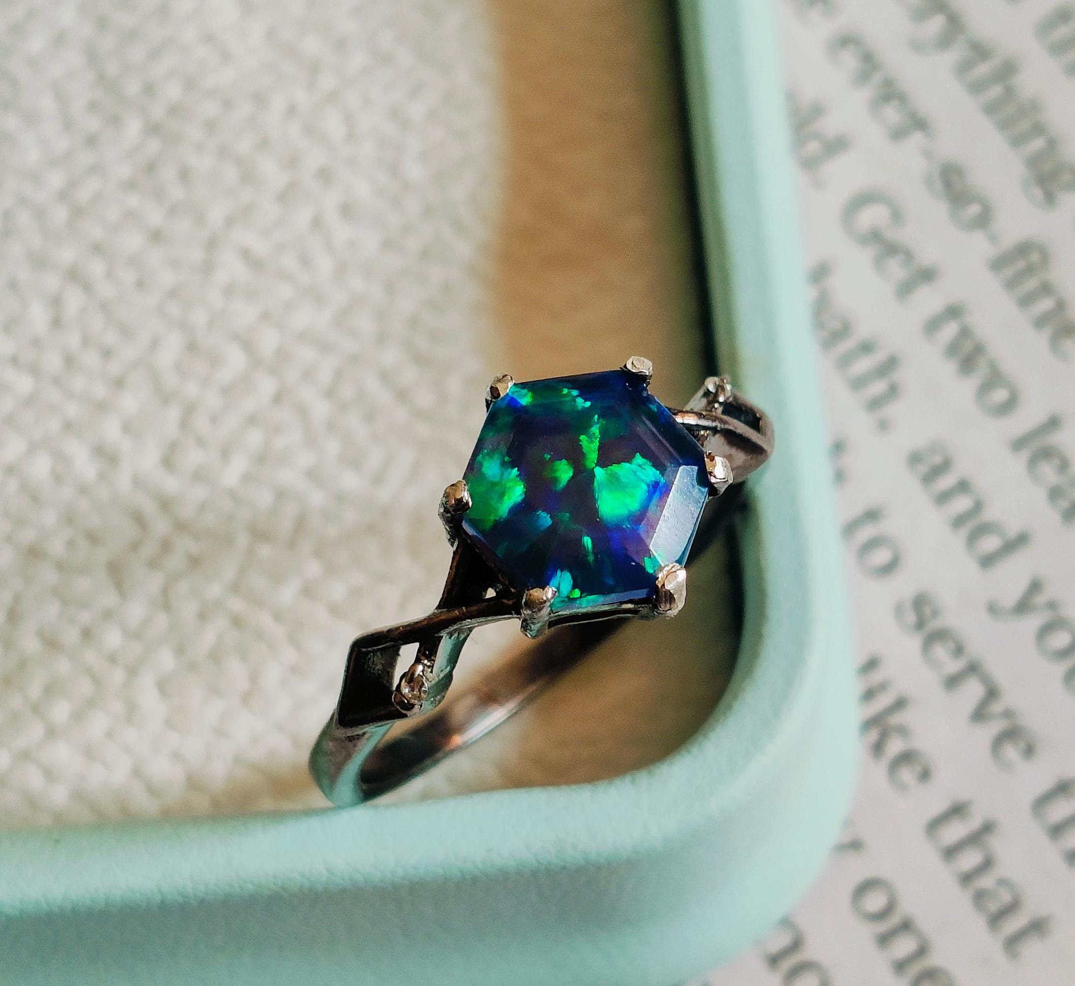 ハンドメイド六角形ファイヤーオパールリング：925スターリング