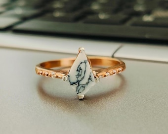 Howlite Kite Ring: Raw Gemstone 925 Sterling Silver Handmade Jewelry