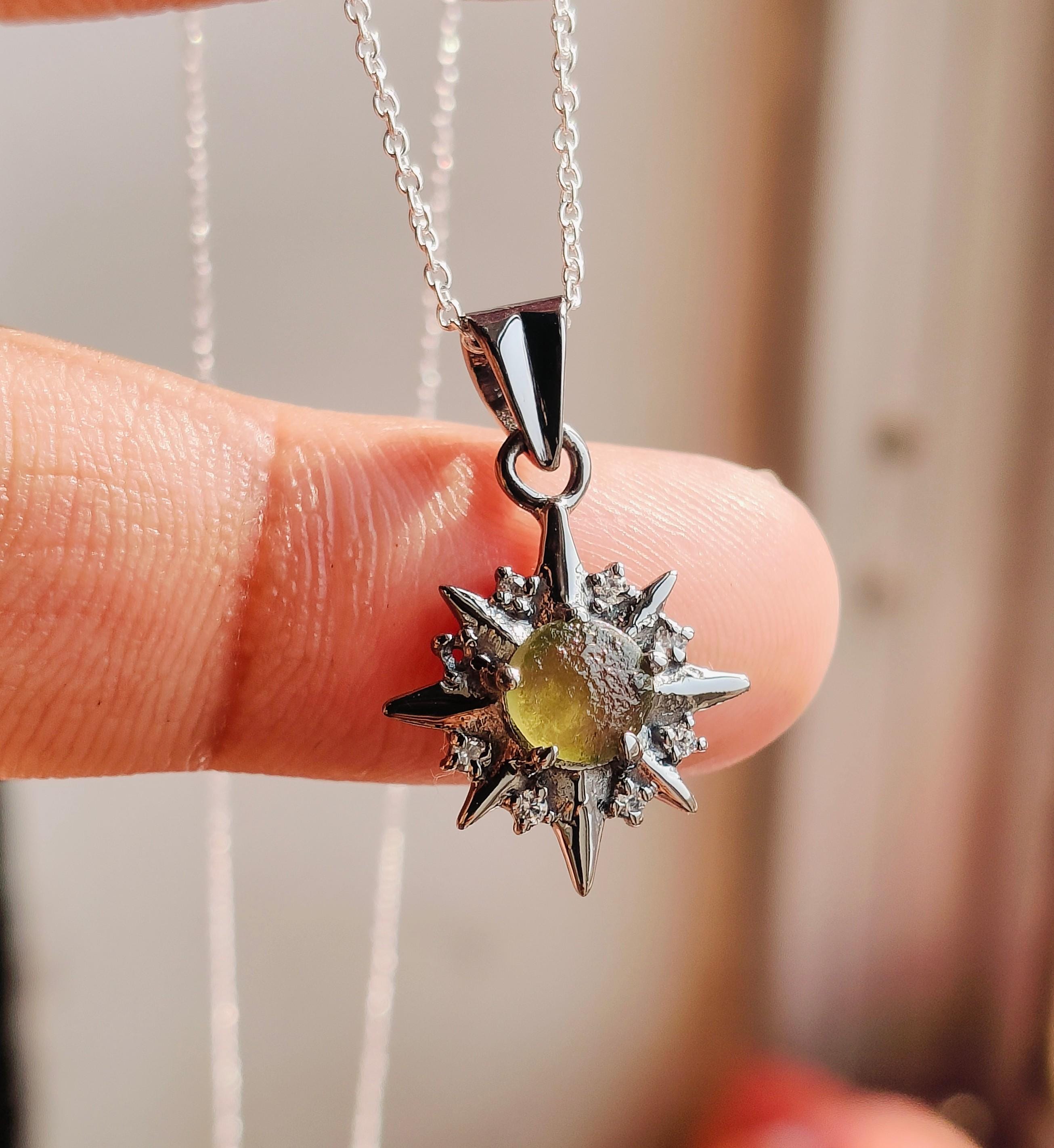 原石モルダバイトペンダントネックレス：925スターリングシルバー