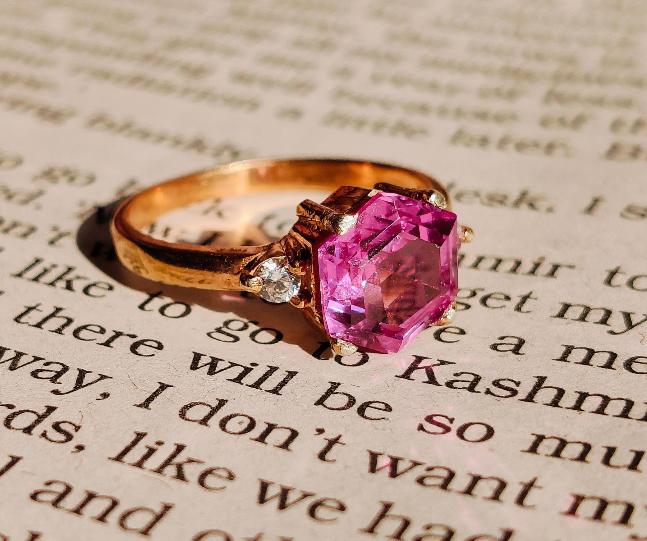 本物のアレキサンドライトのエンゲージリング：六角形のスターリング