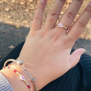 Smiley beaded bracelet Rot