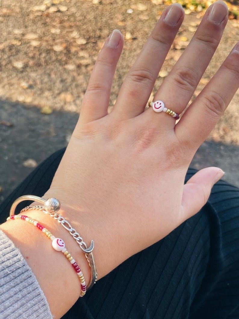 Smiley beaded bracelet Rot