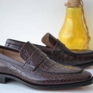 Bespoke Men&#39;s Premium Quality Handmade Brown Color &quot;Good Year Welted&quot; Genuine Leather Slip On Loafer Crocodile Texture Shoes