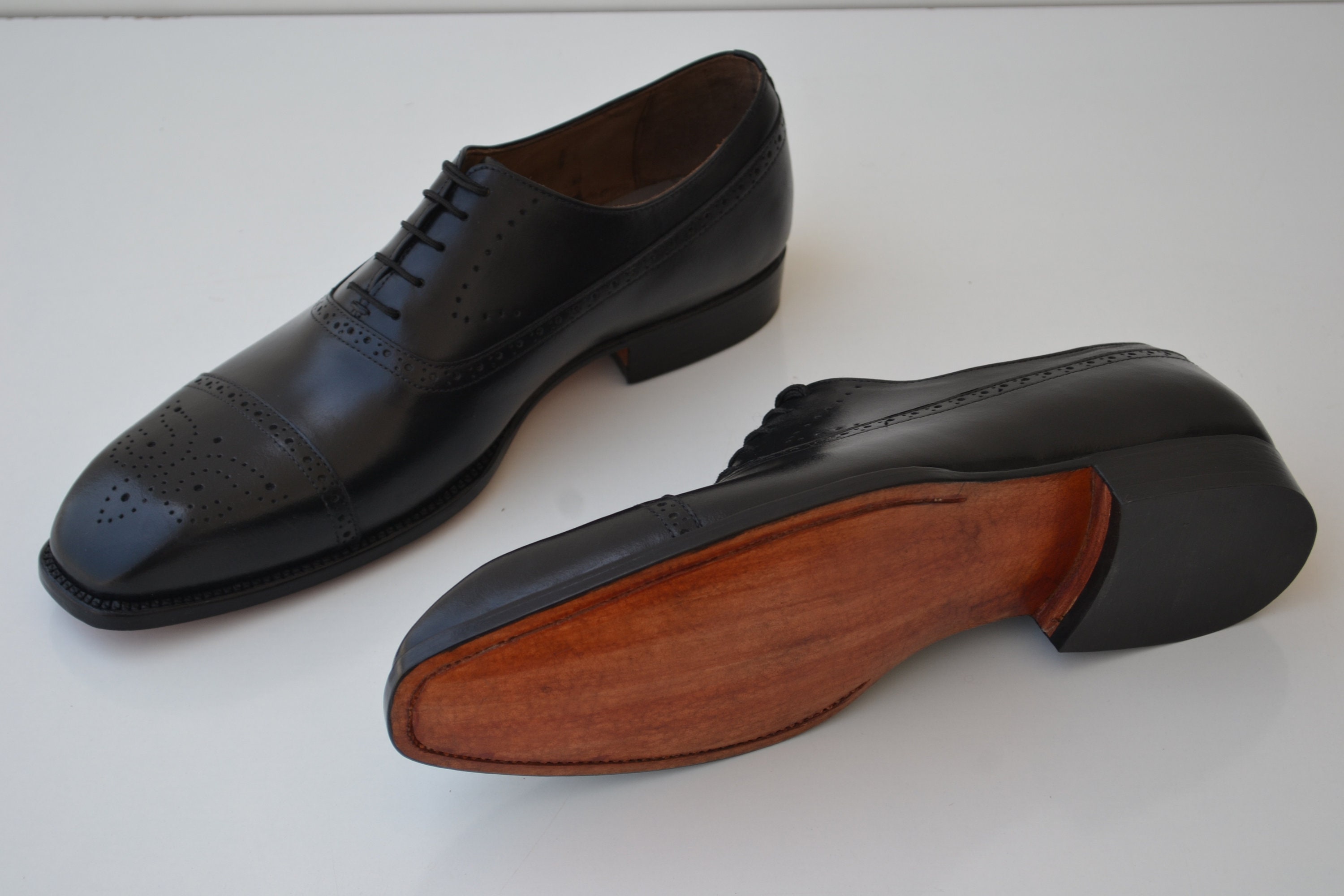 Handmade Black Leather Oxford Shoes: Men
