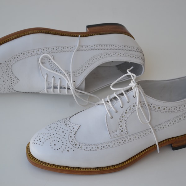 Op maat gemaakte heren handgemaakte witte kleur "Good Year Welted" lederen Wing Tip Brogue Oxford schoenen