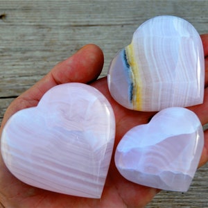 Cuore di calcite mangano rosa (50 mm - 70 mm), minerale naturale lucidato a forma di cuore