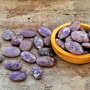 1 Kg Natural Lepidolite Palm Stone (9-13 Pcs), Wholesale Lot, Purple Lepidolite Crystals (45mm - 90mm)