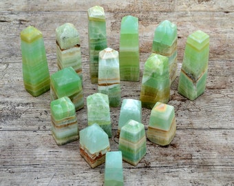 Lote mayorista de torres de calcita de pistacho, cristales de obelisco verde océano